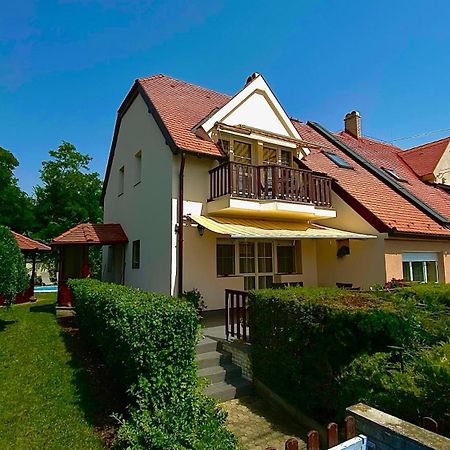 Вілла Szepkilatas Vendeghaz Балатонфюзфе Екстер'єр фото